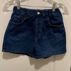 Uniqlo Girl’s Dark Blue Denim Shorts. Pre-owned. Size L(11/12).